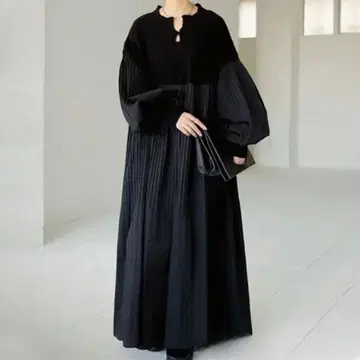 롱 원피스 플리츠 절개 블랙 루즈핏 볼륨 슬리브