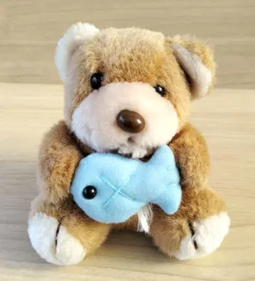 곰 봉제 인형 물고기 포함