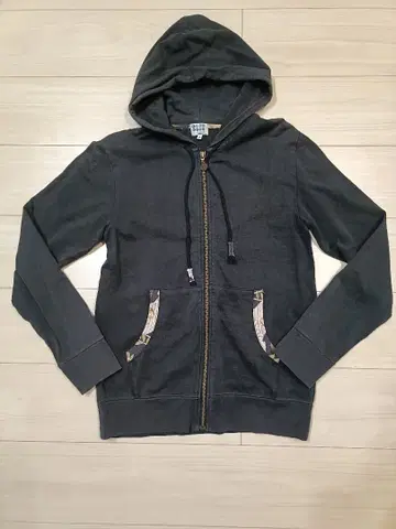 다크 그레이 꽃무늬 자수 후드티