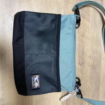 컬럼비아 숄더백 블랙/그린 메쉬