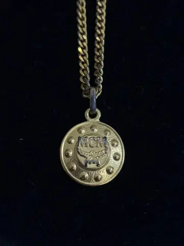 MCM 골드 메달형 펜던트 목걸이