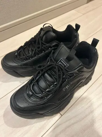 FILA 블랙 스니커즈