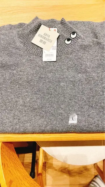 ANYA HINDMARCH x UNIQLO 그레이 니트