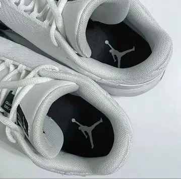 Jordan 스니커즈 화이트/블랙