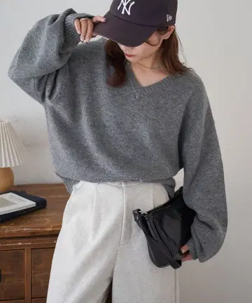 Discoat 메리노울 V넥 니트