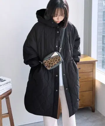 블랙 퀼팅 자켓 후드 부착