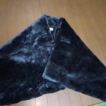 차콜 퍼 숄 블랙