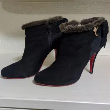 DIANA x Disney 블랙스웨이드 힐 부츠 24cm