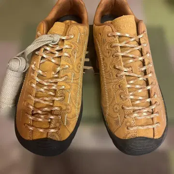 KEEN DAYTIME PAISLEY 스니커즈 15주년 기념 모델