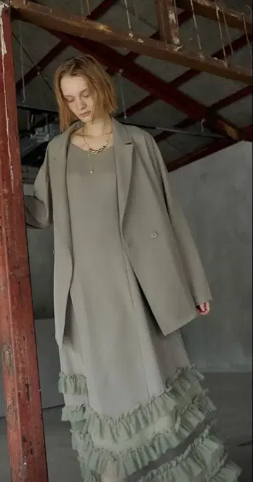 Transparent hem setup dress