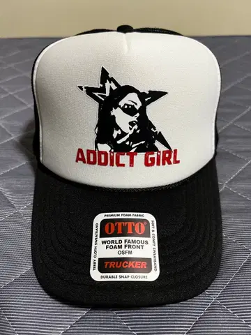 ADDICT GIRL 트래커 메쉬 캡 미사용 화이트 x 블랙