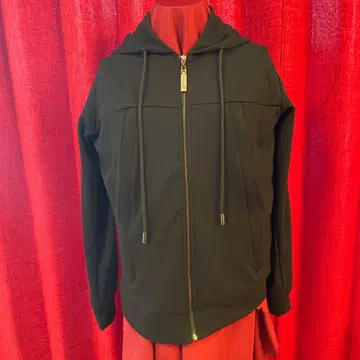 [ CoSTUME NATIONAL ] 블랙 후디 맨투맨 백 자수