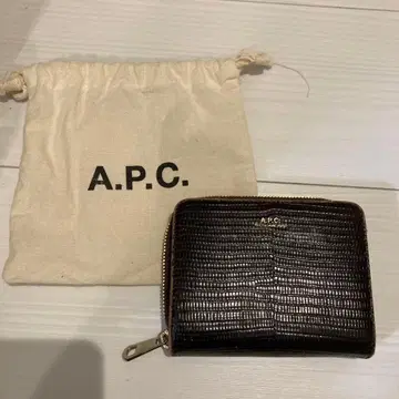 A.P.C. 엠보 가죽 접이식 지갑