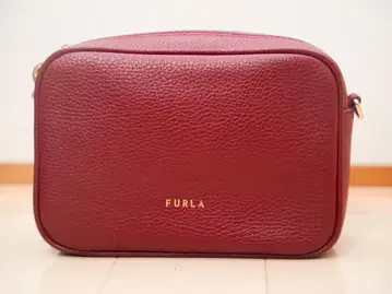 [ 새상품급 ] FURLA 버건디 가죽 파우치 숄더백