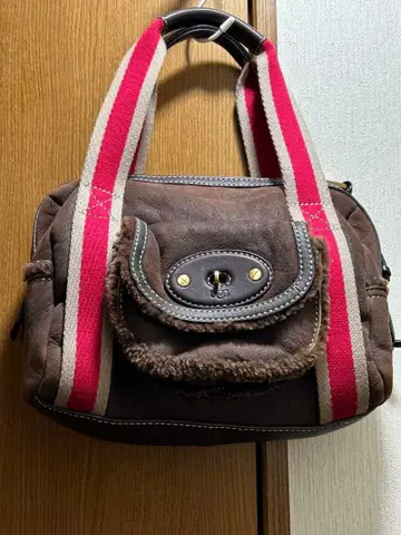 브라운 가죽 핸드백