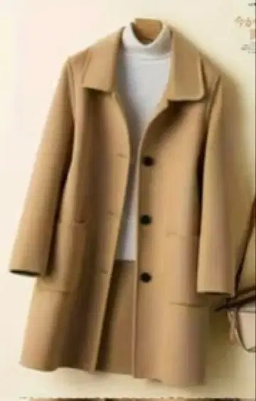 베이지 롱 코트 버튼 포함