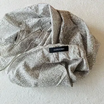 아워홈 ourhome 부드러운 주름감 삼각 스톨 라이트 그레이