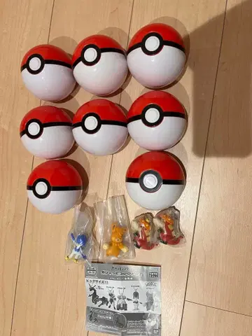 포켓몬 볼형 캡슐과 피규어