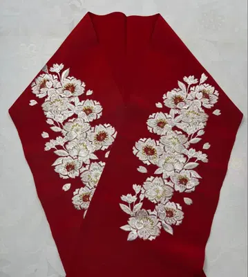 미사용 t-036 장식용 깃 자수 후리소데 성인식 벚꽃 가득 빨간색