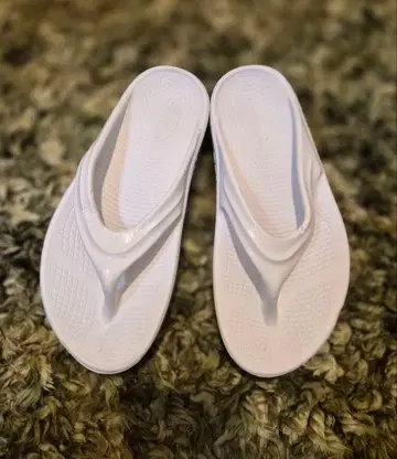 [ OOFOS ] 리커버리 샌들 통굽 (화이트)