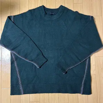 다크 그린 크루넥 니트