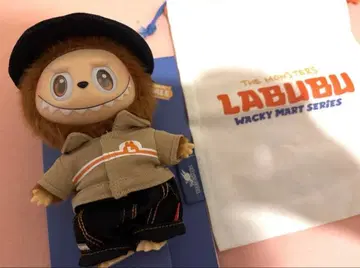 점원 라부부 LABUBU WACKY MART 시리즈