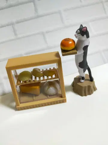 고양이 빵집 하얀색 회색과 앙빵 쇼케이스 빵 포함