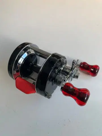 ABU Ambassadeur 5600C 빨간색 벨로