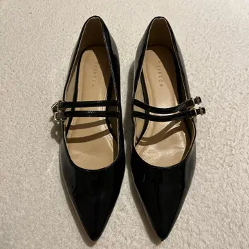 TRIBECA 에나멜 펌프스 38