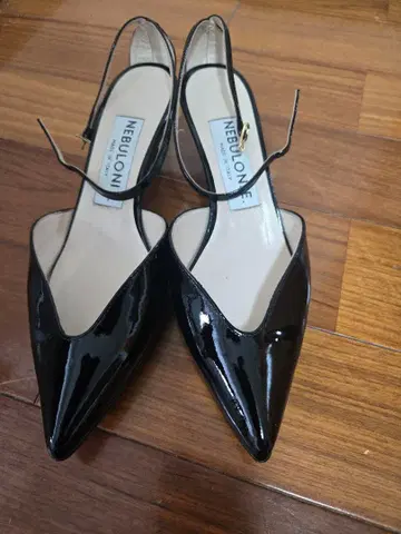 NEBULONI 앵클 스트랩 펌프스 블랙