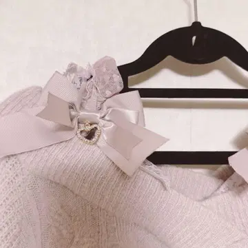 리본 포함 옅은 핑크 벌룬 슬리브 스웨터