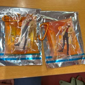 아크릴 키링 오렌지 컬러 캐릭터 포함