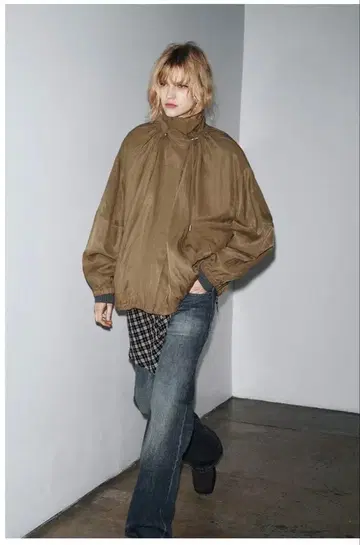 ZARA 흐르는 듯한 봄버 자켓 브라운 몰