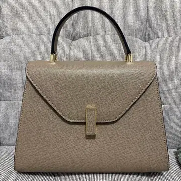 베이지 플랩 핸드백 블랙 핸들