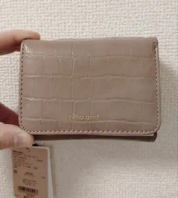 niko and - 3단 폴더형 지갑 베이지