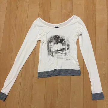 as on 오프숄더 긴팔 티셔츠