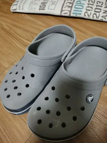 crocs 그레이 클로그 샌들