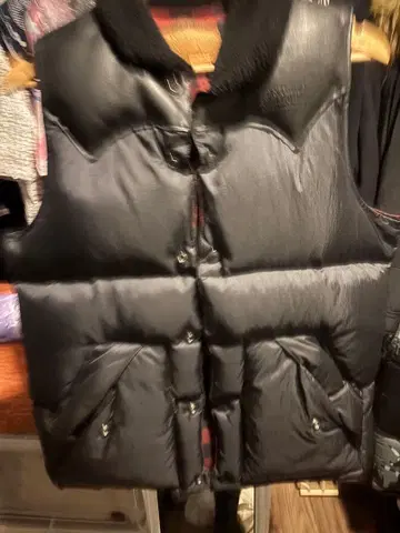 블랙 다운 베스트 체크 안감