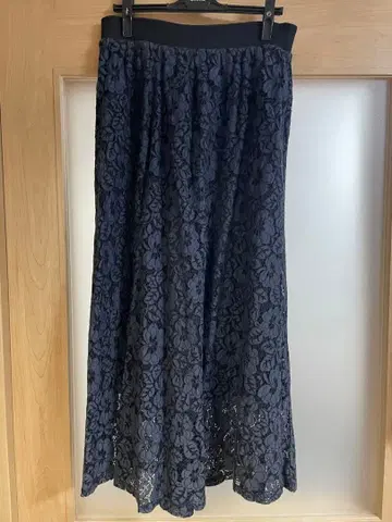 OSMOSIS 네이비 레이스 스커트