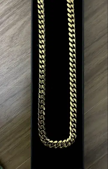 골드 체인 목걸이