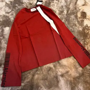 새상품 트라노이 TRANOI. 플레어 슬리브 코드 상의