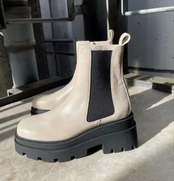 [ R&E ] 트랙 밑창 스퀘어 사이드 고어 부츠 베이지