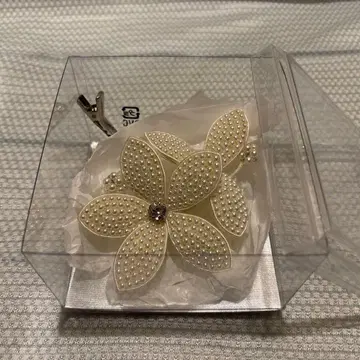 플러스 반돔 인공 펄 브로치