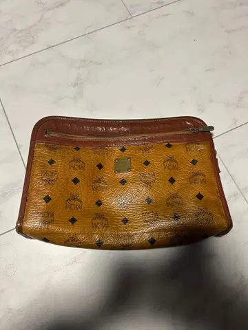 MCM 가죽 클러치백 브라운