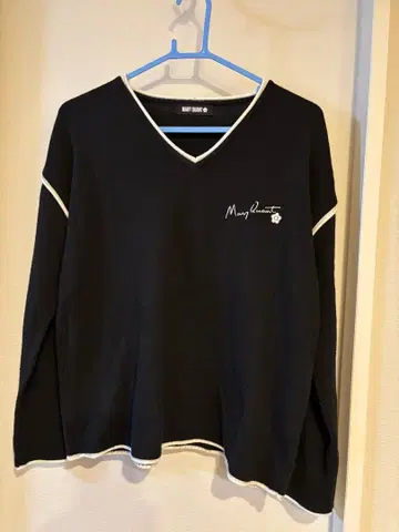 마리콴트 V넥 니트 블랙