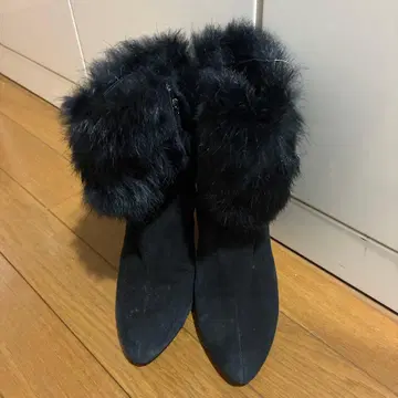 블랙 퍼 포함 스웨이드 부티