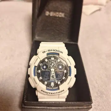 G-SHOCK 화이트 디지털 워치