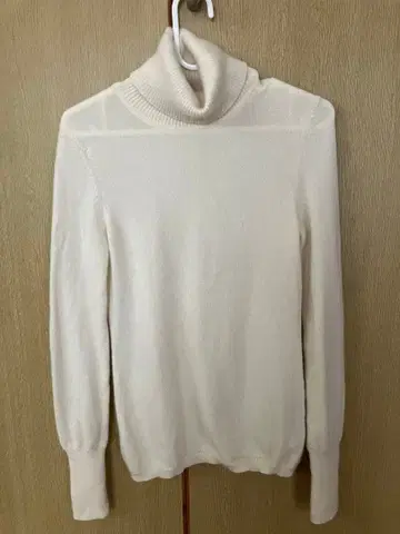 유니클로 터틀넥 캐시미어 100%