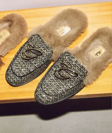 퍼 달린 트위드 슬리퍼 샌들 골드