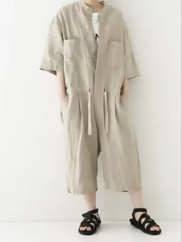 네스트로브 블랙 린넨 점프수트 내추럴